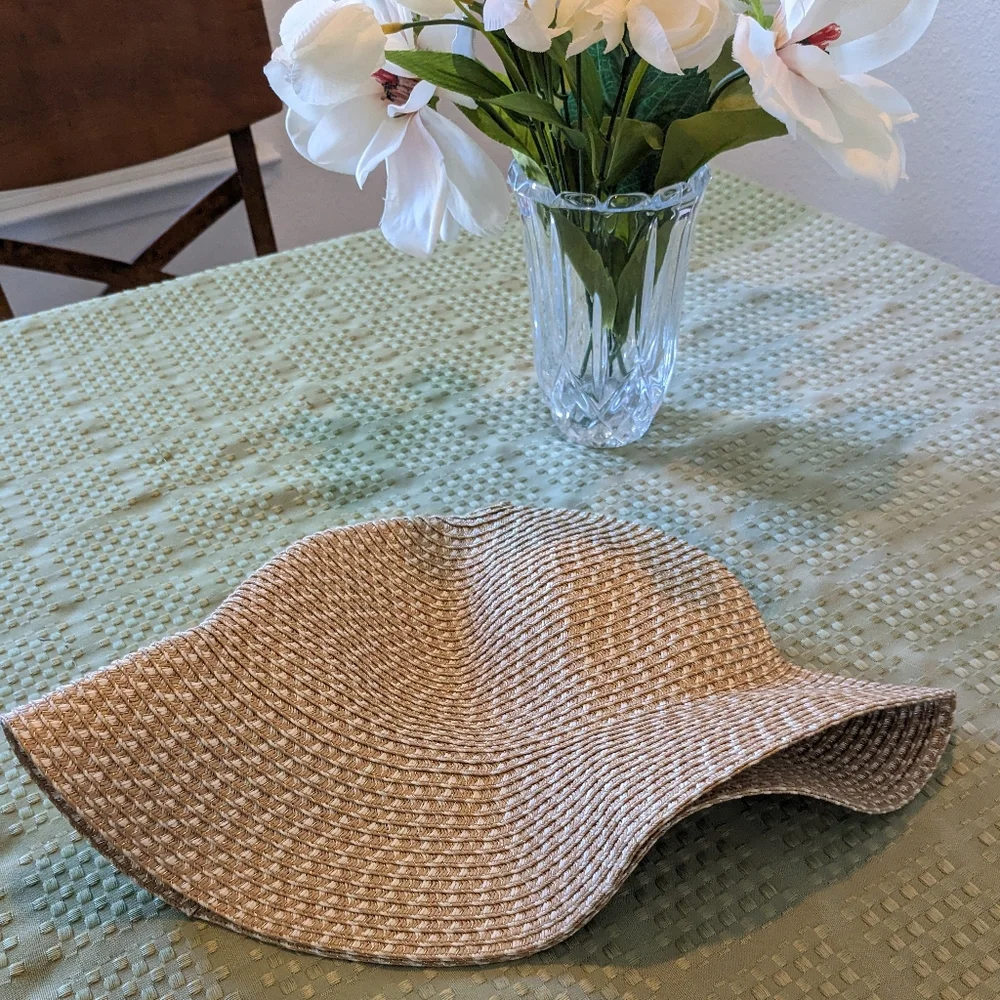 Sun Hat Tan and Cream W/Gold Thread Foldable